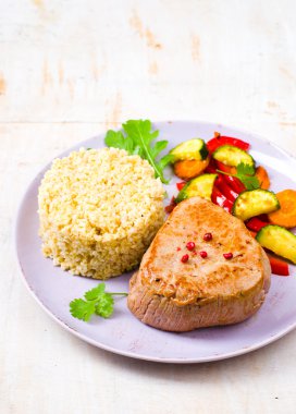 ızgara sebzeli bulgurun