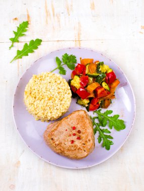 ızgara sebzeli bulgurun