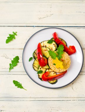 ızgara sebzeli bulgurun