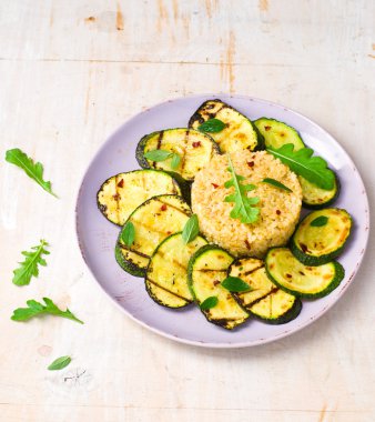 ızgara sebzeli bulgurun