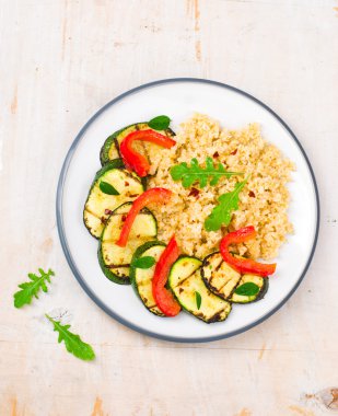 ızgara sebzeli bulgurun