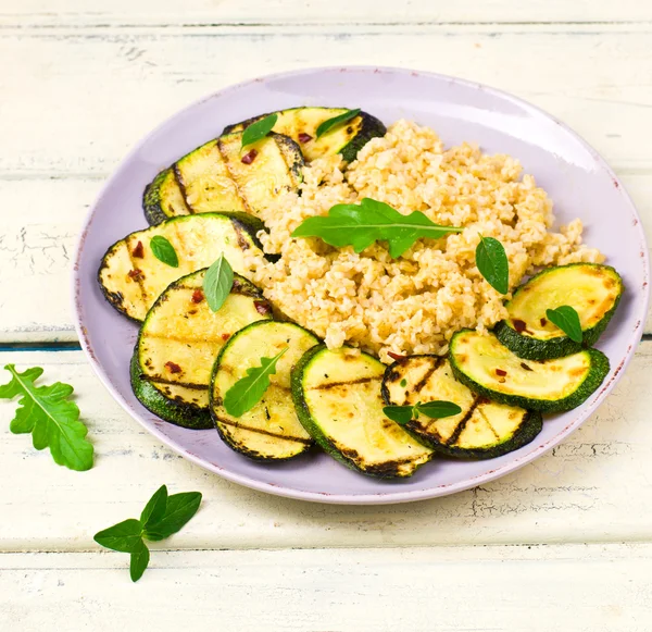 ızgara sebzeli bulgurun