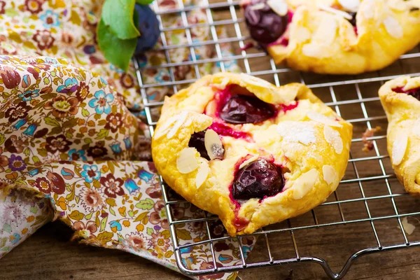 ev yapımı Erik pasta