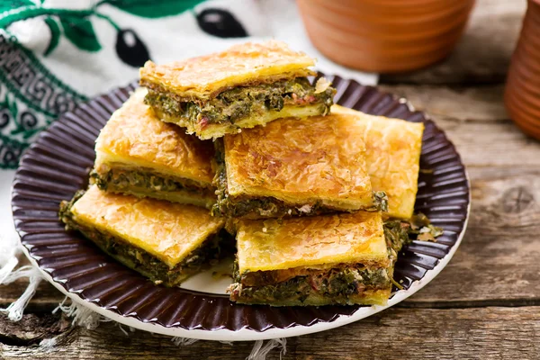 Marinated spicy green tomatoes. — Stock Photo, Image