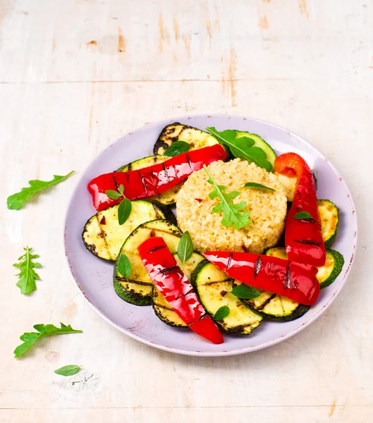 Burghul con verduras a la parrilla —  Fotos de Stock