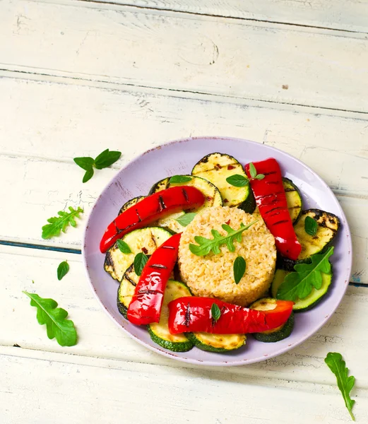 ızgara sebzeli bulgurun