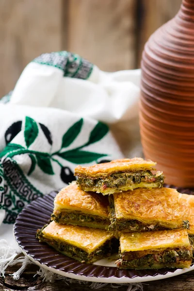 Hortopita. a torta de refeição leve grega com uma acelga suíça e feta . — Fotografia de Stock