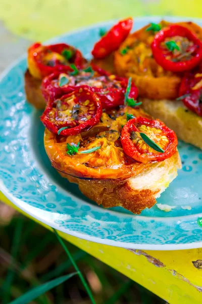 Bruschetta med bakt tomat – stockfoto