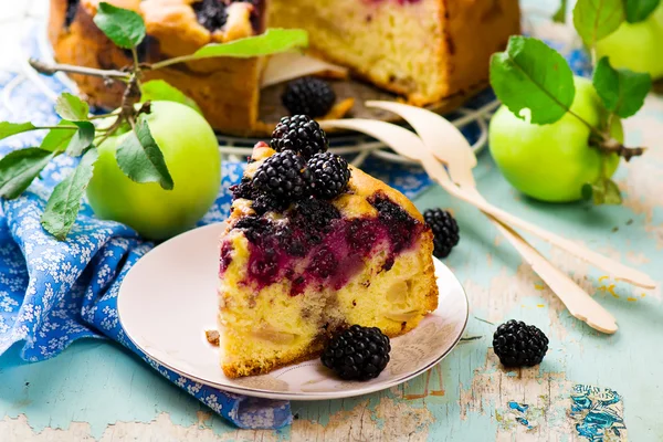 Blackberry and apples pie — Stock Photo, Image