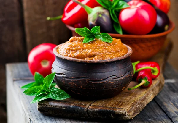 Eggplant paste in a ceramic pot — Stock Photo, Image