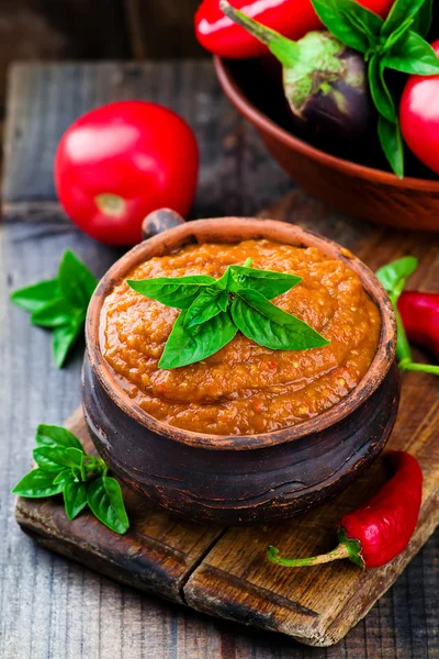 Eggplant paste in a ceramic pot — Stock Photo, Image