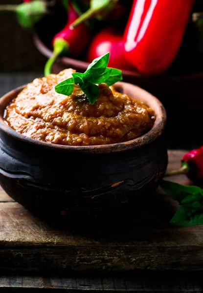 Eggplant paste in a ceramic pot — Stock Photo, Image