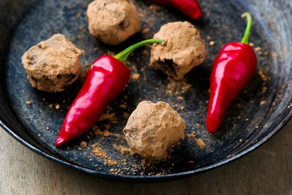 Domácí čokoláda chilli lanýžů — Stock fotografie