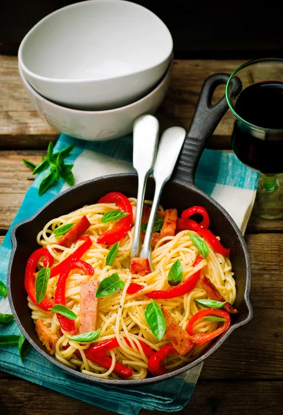 Spaghetti with pepper and ham Royalty Free Stock Photos