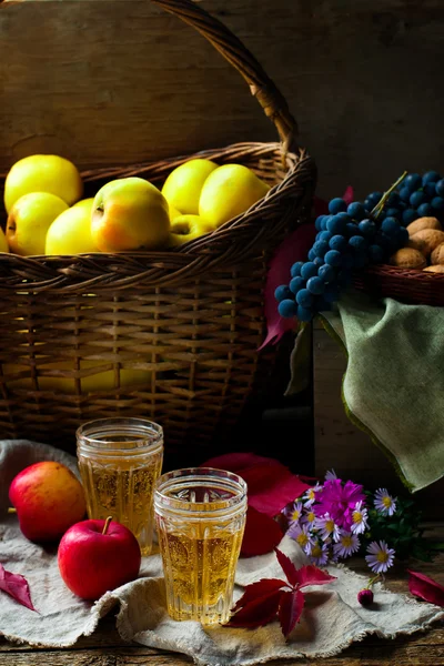 Apple cider i vintage glas glas — Stockfoto