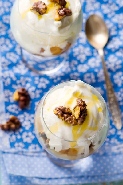 Postre de manzana con helado — Foto de Stock