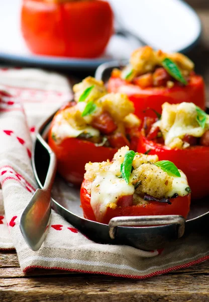 Baked stuffed tomatoes — Stock Photo, Image