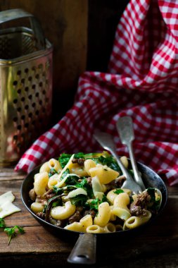 makarna ile swiss chard