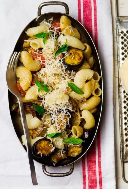 patlıcanlı makarna