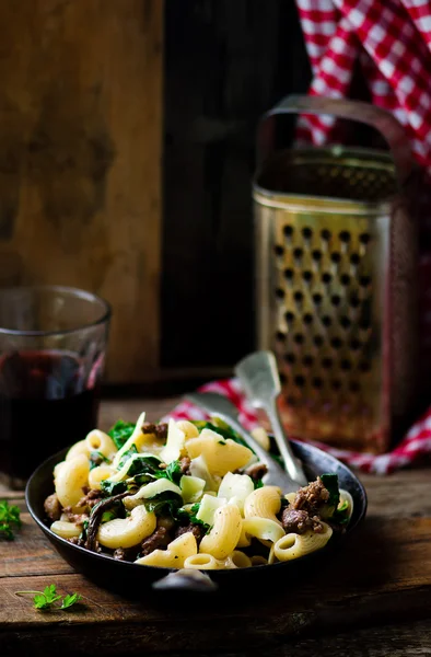 Pasta met swiss chard — Stockfoto