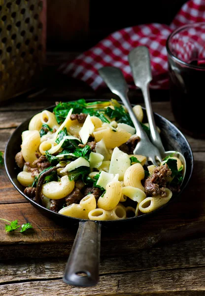 Pasta with swiss chard — Stock Photo, Image