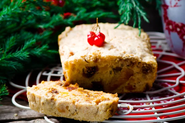 Gâteau de Noël sur un fond rustique de Noël . — Photo