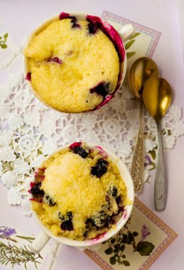 mikrodalga fırında hazırlanmış kupa kek