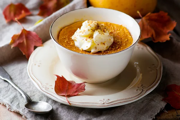 Pumpkin dessert in a mug — Stock Photo, Image