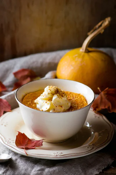 Dessert di zucca in una tazza — Foto Stock