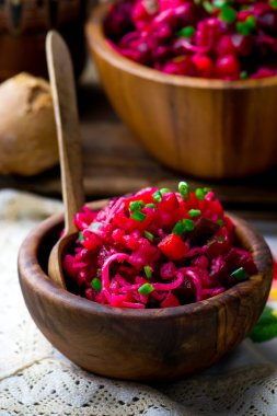 Vinegret, geleneksel Rus ve Ukraynalı sebze salatası ile pancar. 