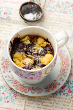  mikrodalga fırında hazırlanmış kupa kek 