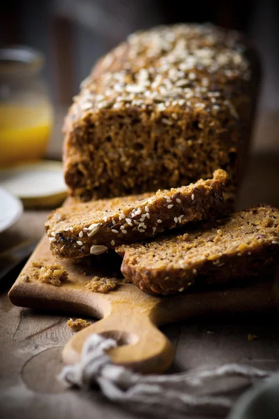 The cake with bran and sunflower seeds — Stock Photo, Image