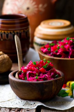 Vinegret, geleneksel Rus ve Ukraynalı sebze salatası ile pancar. 