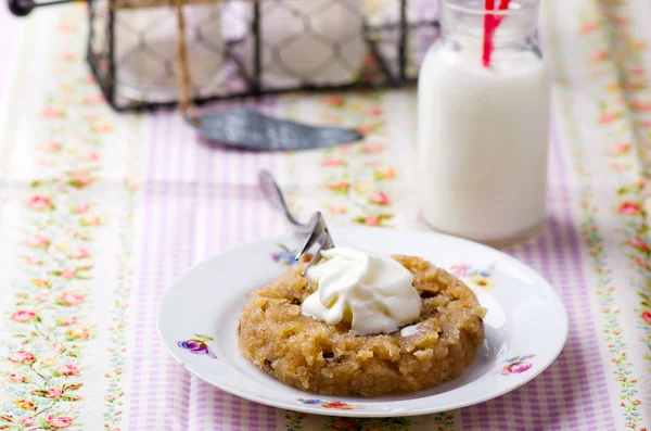 Kubek tort przygotowany w kuchenka mikrofalowa — Zdjęcie stockowe