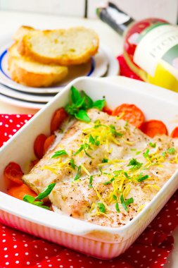 Havuç ile pişmiş balık fileto