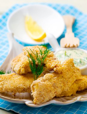 Kızarmış Balık çiğ sos ile.