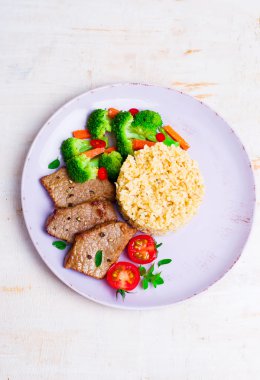  Bulgur ve sebze biftek