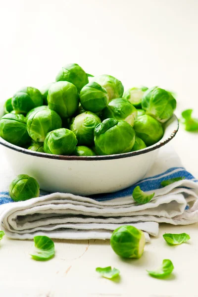 Rosenkål brysselkål kokt i en skål — Stockfoto