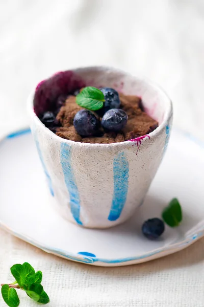 Tarta de taza de cereza preparada en microondas — Foto de Stock