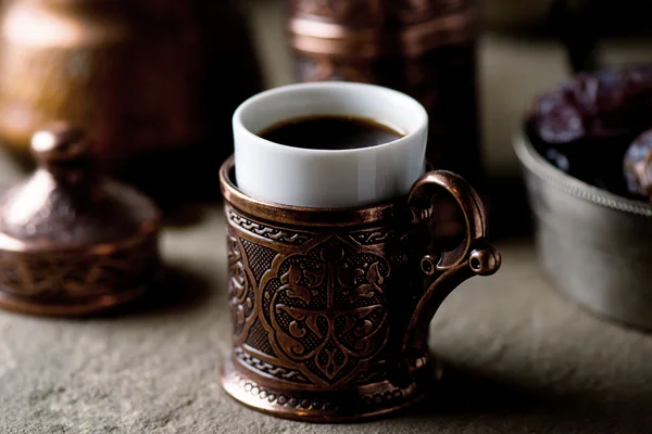 Kaffe i metall turkiska traditionella koppar — Stockfoto