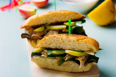 uskumru ile sandviç