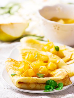  portakal ve armut soslu krep 