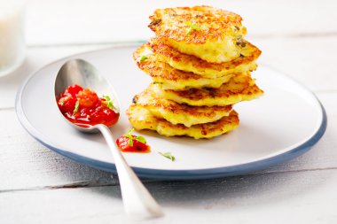  domates soslu pilav börek