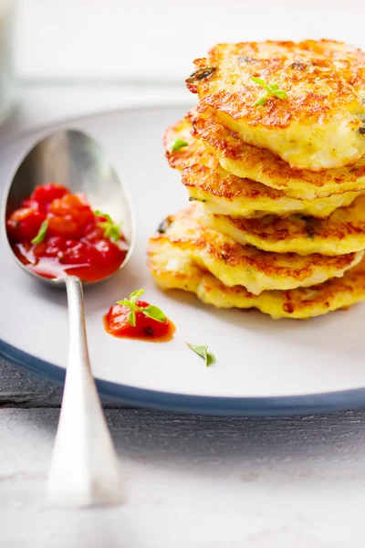 Frittelle di riso con salsa di pomodoro — Foto Stock