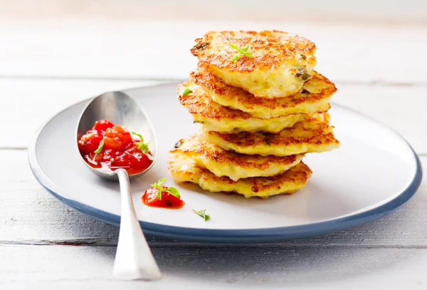 Beignets van rijst met tomatensaus — Stockfoto