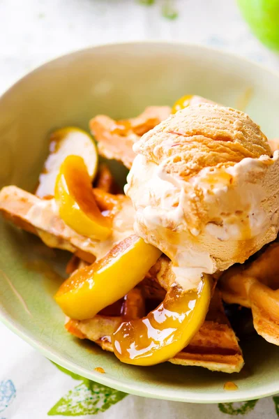 Waffle with caramel apples and ice cream — Stock Photo, Image