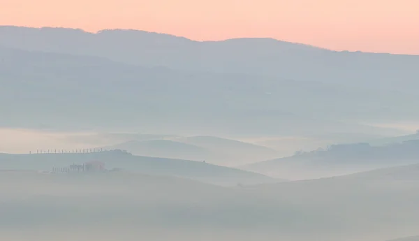 Rolling Hills в Тоскане, Италия — стоковое фото