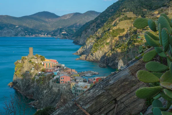 Vernazza é uma das mais antigas e belas cidades de Cinque Terre, Itália — Fotografia de Stock