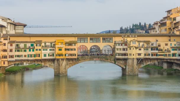 イタリア・フィレンツェのヴェッキオ橋 — ストック動画