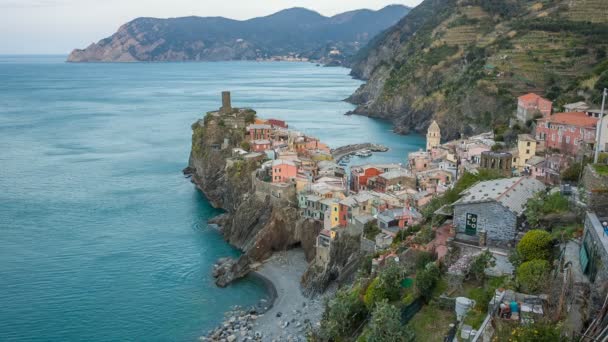 Vernazza egyike a legrégebbi és legszebb városok a Cinque Terre, Olaszország — Stock videók
